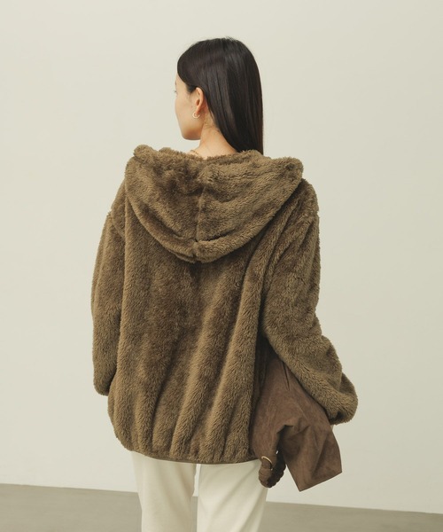 Champion(チャンピオン)の「【Champion(チャンピオン)】別注/シェルパフリースパーカー(その他アウター・レディース・ブラック/オフホワイト/ブラウン・FREE)」の4枚目の写真