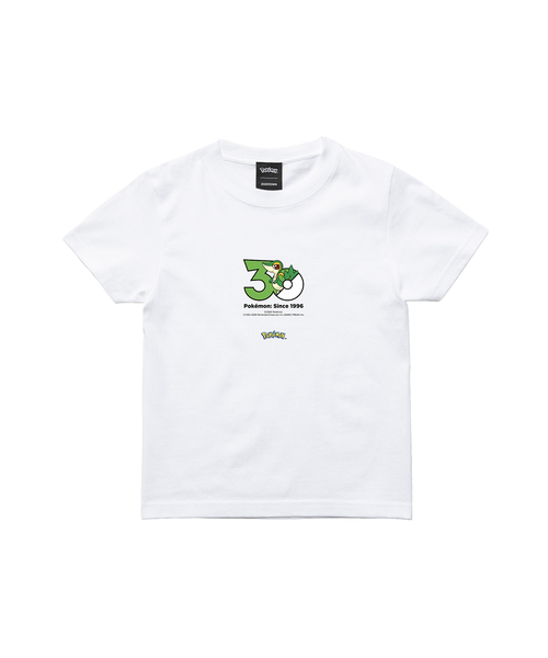 ZOZOSPOT(ゾゾスポット)の「Pokemon 30th Anniversary 1025 T-shirt 「ツタージャ」(Tシャツ/カットソー・レディース・ホワイト・SMALL/MEDIUM/LARGE/X-LARGE/XX-LARGE/XXX-LARGE/110cm/100cm/120cm/130cm/140cm/150cm/160cm)」の2枚目の写真