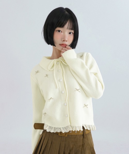 by muni:r(バイ ムニール)の「キャンディリボンレースカラーニットカーディガン/2026 AW COLLECTION(ニット/セーター・レディース・アイボリー/ピンク/グレー/レッド・FREE)」の2枚目の写真