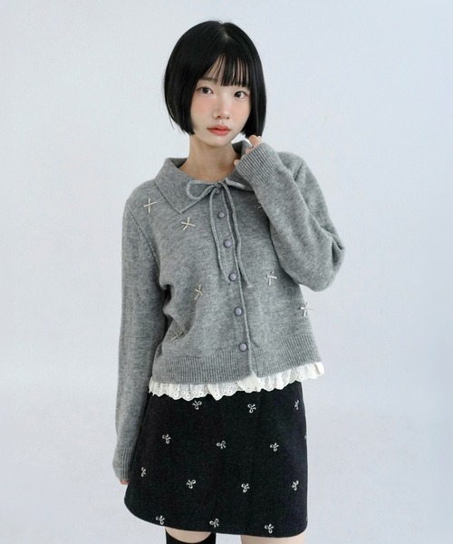 by muni:r(バイ ムニール)の「キャンディリボンレースカラーニットカーディガン/2026 AW COLLECTION(ニット/セーター・レディース・アイボリー/ピンク/グレー/レッド・FREE)」の13枚目の写真