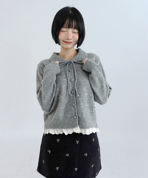 by muni:r(バイ ムニール)の「キャンディリボンレースカラーニットカーディガン/2026 AW COLLECTION(ニット/セーター・レディース・アイボリー/ピンク/グレー/レッド・FREE)」の14枚目の写真