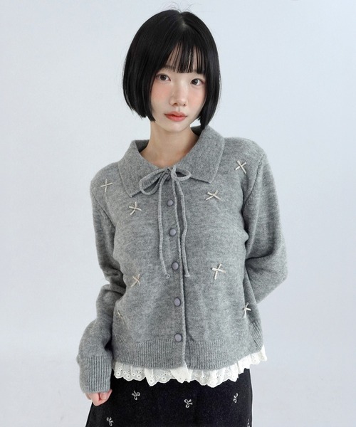 by muni:r(バイ ムニール)の「キャンディリボンレースカラーニットカーディガン/2026 AW COLLECTION(ニット/セーター・レディース・アイボリー/ピンク/グレー/レッド・FREE)」の15枚目の写真