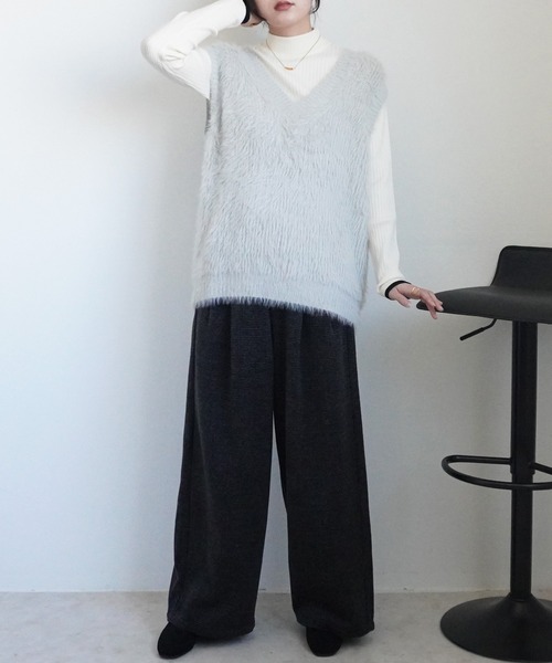 SELECT LEVERY(セレクトリベリー)の「Vネックシャギーベスト(ベスト・レディース・グレイッシュベージュ/チャコール/アイボリー/ライトグレー・FREE)」の14枚目の写真