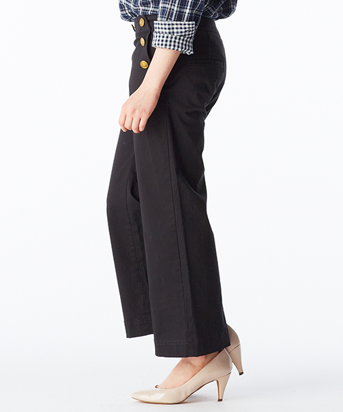 IEDIT（イディット）の「【股下丈が選べる】ミルブロウズ　ゴールドボタンがアクセントのアンクル丈ワイドマリンパンツ　（その他パンツ・レディース・ブラック/ネイビー/ベージュ/ホワイト・7/9/4/2/3/8/6/10/1/5）」の14枚目の写真