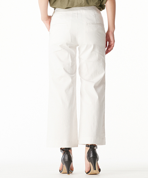 IEDIT（イディット）の「【股下丈が選べる】ミルブロウズ　ゴールドボタンがアクセントのアンクル丈ワイドマリンパンツ　（その他パンツ・レディース・ブラック/ネイビー/ベージュ/ホワイト・7/9/4/2/3/8/6/10/1/5）」の18枚目の写真