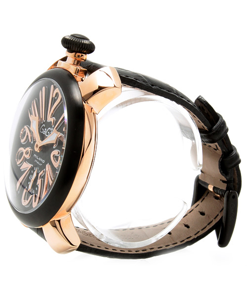 BRILLA per il gusto（ブリッラペルイルグースト）の「GaGa MILANO / MANUALE PLACCATO ORO 5014.1（アナログ腕時計・メンズ・ブラック・ONE SIZE）」の2枚目の写真