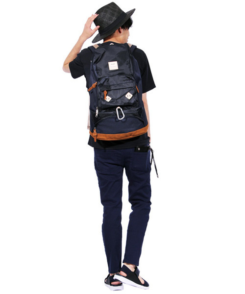 anello(アネロ)の「クレイジー 切替 リュックサック アウトドア anello(バックパック/リュック・メンズ・ネイビー/C/ブラック/B/レッド/A・FREE)」の8枚目の写真