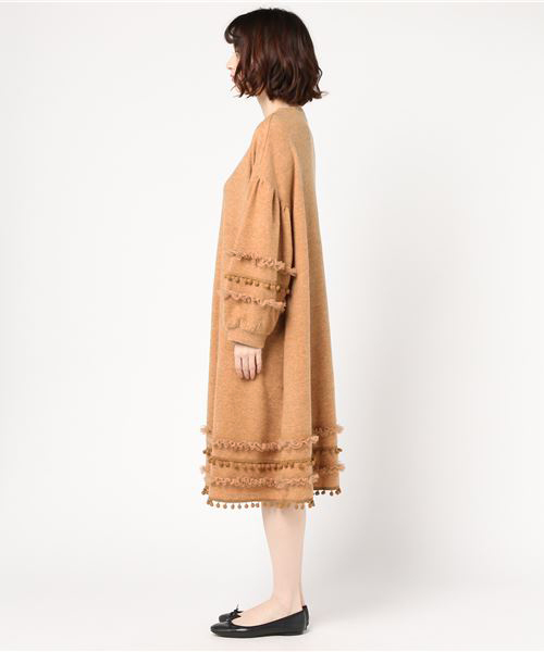 MERLOT(メルロー)の「ポンポンフリンジ×フリルラインワンピース1129(ワンピース・レディース・ブラック/オレンジ/アイボリー・FREE)」の4枚目の写真