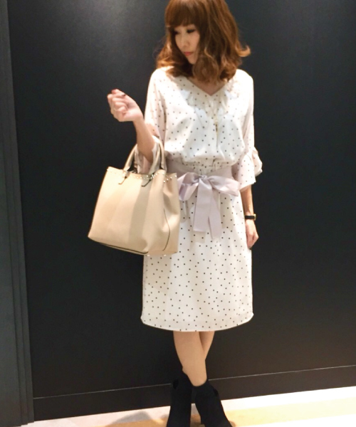 INTERPLANET（インタープラネット）の「ランダムドット柄ワンピース（ワンピース・レディース・ブラック/ネイビー/グレイッシュベージュ・FREE）」の3枚目の写真