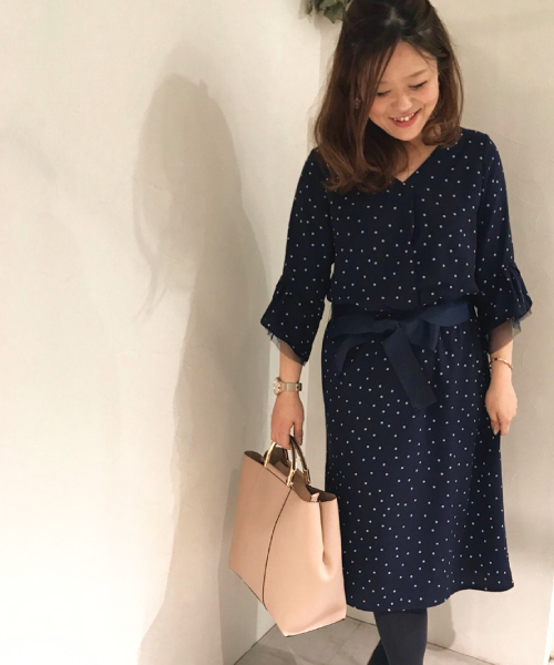 INTERPLANET（インタープラネット）の「ランダムドット柄ワンピース（ワンピース・レディース・ブラック/ネイビー/グレイッシュベージュ・FREE）」の7枚目の写真