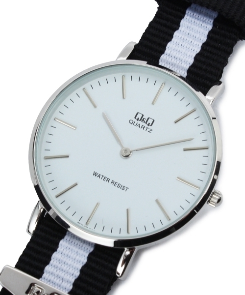 Q&Q（キューアンドキュー）の「【WEB限定あり】Q&Qセンターラインバンド腕時計（アナログ腕時計・レディース・レッド/オフホワイト/ブルー/グリーン・00）」の6枚目の写真