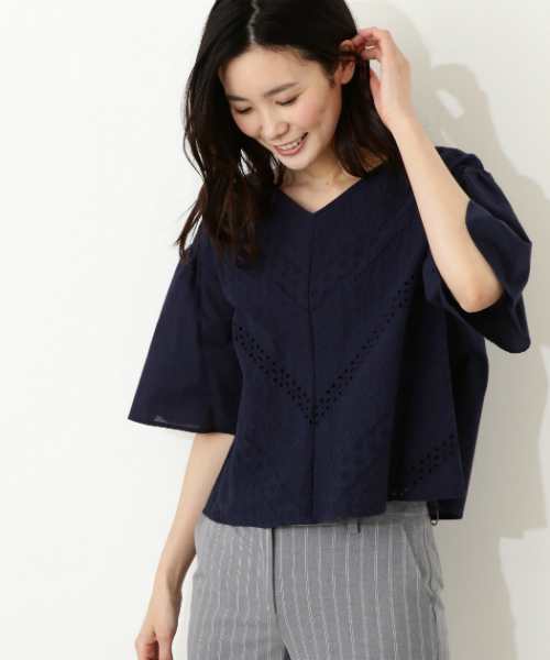 NATURAL BEAUTY BASIC（ナチュラルビューティーベーシック）の「エンブロイダリーブラウス（シャツ/ブラウス・レディース・ホワイト系その他/ネイビー/グリーン・MEDIUM）」の3枚目の写真