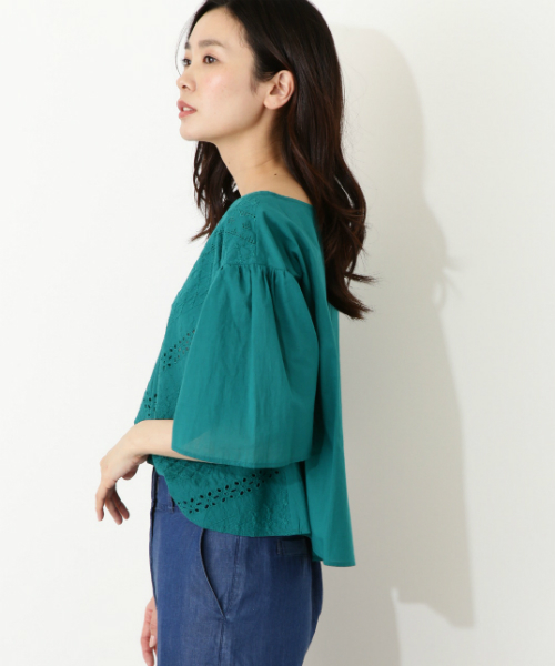 NATURAL BEAUTY BASIC（ナチュラルビューティーベーシック）の「エンブロイダリーブラウス（シャツ/ブラウス・レディース・ホワイト系その他/ネイビー/グリーン・MEDIUM）」の5枚目の写真