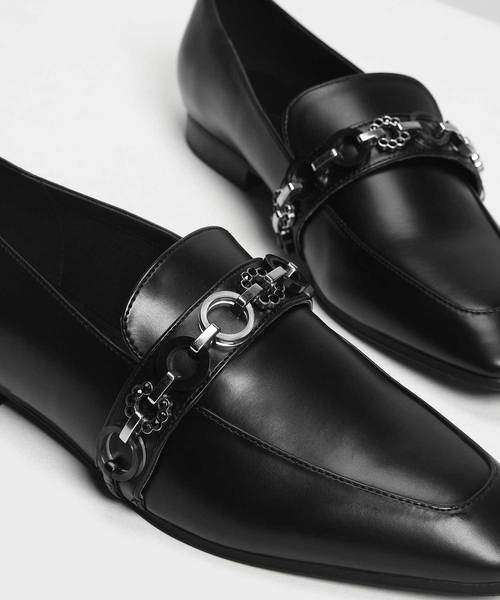 CHARLES & KEITH（チャールズ & キース）の「チェーンディテールローファー / Chain Detail Loafers（ローファー・レディース・ブラック/グレー/ライトベージュ・22.5cm/23cm/23.5cm/24.5cm/25cm/25.5cm）」の7枚目の写真