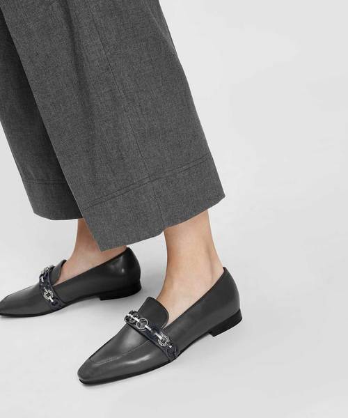 CHARLES & KEITH（チャールズ & キース）の「チェーンディテールローファー / Chain Detail Loafers（ローファー・レディース・ブラック/グレー/ライトベージュ・22.5cm/23cm/23.5cm/24.5cm/25cm/25.5cm）」の10枚目の写真