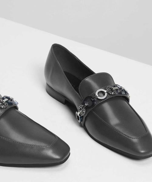 CHARLES & KEITH（チャールズ & キース）の「チェーンディテールローファー / Chain Detail Loafers（ローファー・レディース・ブラック/グレー/ライトベージュ・22.5cm/23cm/23.5cm/24.5cm/25cm/25.5cm）」の13枚目の写真