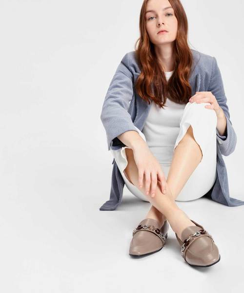 CHARLES & KEITH（チャールズ & キース）の「チェーンディテールローファー / Chain Detail Loafers（ローファー・レディース・ブラック/グレー/ライトベージュ・22.5cm/23cm/23.5cm/24.5cm/25cm/25.5cm）」の21枚目の写真