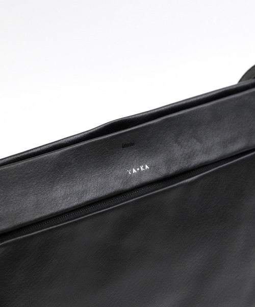 YArKA（ヤーカ）の「【YArKA/ヤーカ】real leather zip shoulder bag[Naos]/リアルレザーショルダーバッグ（ショルダーバッグ・レディース・ブラック/ブラック系・FREE）」の5枚目の写真