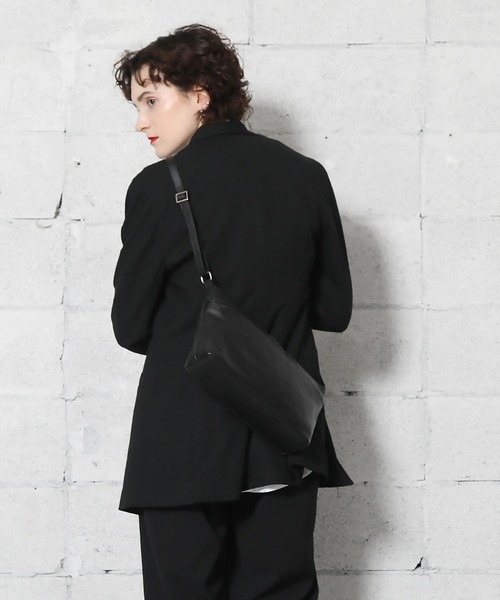 YArKA（ヤーカ）の「【YArKA/ヤーカ】real leather zip shoulder bag[Naos]/リアルレザーショルダーバッグ（ショルダーバッグ・レディース・ブラック/ブラック系・FREE）」の14枚目の写真