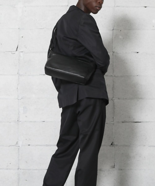 YArKA（ヤーカ）の「【YArKA/ヤーカ】real leather zip shoulder bag[Naos]/リアルレザーショルダーバッグ（ショルダーバッグ・レディース・ブラック/ブラック系・FREE）」の16枚目の写真