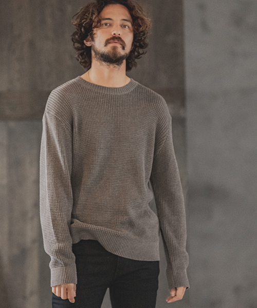 CAMBIO(カンビオ)の「mn1880-ルーズシルエットローゲージワッフルニット(ニット/セーター・メンズ・ブラック/グレー/オフホワイト/モカ・S/M/L)」の10枚目の写真