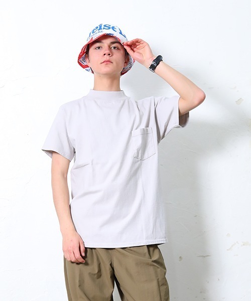 Goodwear(Since1983)（グッドウェア）の「【MADE IN USA】S/S MOCK NECK POCKET TEE / ショートスリーブ　モックネックポケットＴ（Tシャツ/カットソー・メンズ・マスタード/ブルーグラス/ブラック系その他/杢グレー/ナチュラル/ブラウン/ネイビー/ダークオリーブ/ホワイト/チャコールグレー/ピンク系その他/イエロー系その他/パープル系その他/グリーン系その他/ブラック/グリーン/オリーブ/イエロー系その他2/レッド/ブルー系その他/グレー系その他/グレイッシュベージュ/コバルトブルー/ピンク系その他2/グリーン系その他2/ブラウン系その他/ライトグリーン/ライトイエロー/カーキ系2/パープル系その他2/キナリ/グリーン系その他3/オレンジ系その他3/ブルー系その他2/モスグリーン/オレンジ系その他2/グレー系その他3/クリーム/ライトグリーン系・SMALL/MEDIUM/LARGE/X-LARGE）」の7枚目の写真