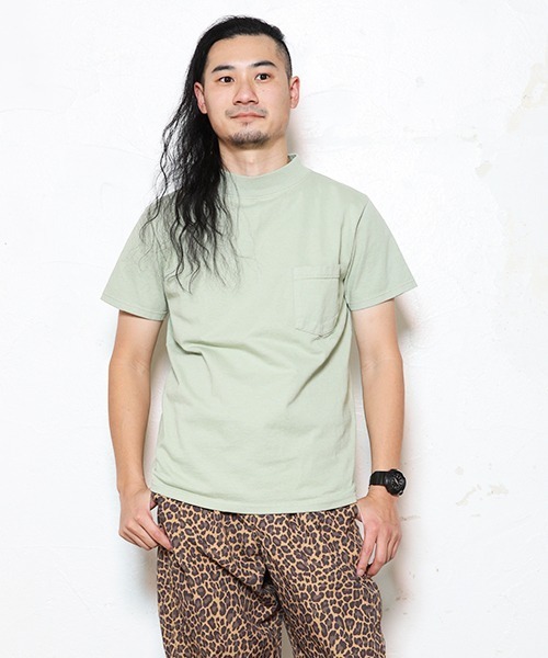 Goodwear(Since1983)（グッドウェア）の「【MADE IN USA】S/S MOCK NECK POCKET TEE / ショートスリーブ　モックネックポケットＴ（Tシャツ/カットソー・メンズ・マスタード/ブルーグラス/ブラック系その他/杢グレー/ナチュラル/ブラウン/ネイビー/ダークオリーブ/ホワイト/チャコールグレー/ピンク系その他/イエロー系その他/パープル系その他/グリーン系その他/ブラック/グリーン/オリーブ/イエロー系その他2/レッド/ブルー系その他/グレー系その他/グレイッシュベージュ/コバルトブルー/ピンク系その他2/グリーン系その他2/ブラウン系その他/ライトグリーン/ライトイエロー/カーキ系2/パープル系その他2/キナリ/グリーン系その他3/オレンジ系その他3/ブルー系その他2/モスグリーン/オレンジ系その他2/グレー系その他3/クリーム/ライトグリーン系・SMALL/MEDIUM/LARGE/X-LARGE）」の17枚目の写真