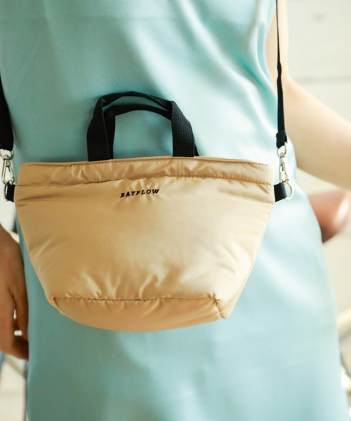 BAYFLOW(ベイフロー)の「2WAYパディングミニロゴトート(トートバッグ・レディース・ベビーピンク/ベージュ/オレンジ/ライトグレー/ブラック・FREE)」の3枚目の写真