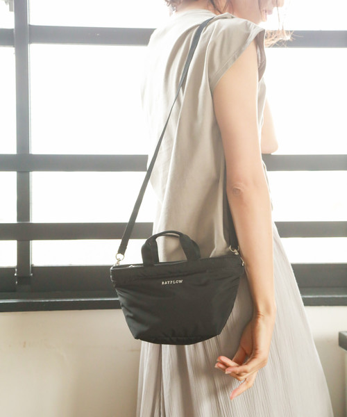 BAYFLOW(ベイフロー)の「2WAYパディングミニロゴトート(トートバッグ・レディース・ベビーピンク/ベージュ/オレンジ/ライトグレー/ブラック・FREE)」の2枚目の写真