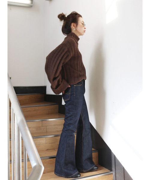 Ungrid(アングリッド)の「ハイネックワイドリブショートニット(ニット/セーター・レディース・ダークブラウン/ベージュ/イエロー・FREE)」の16枚目の写真