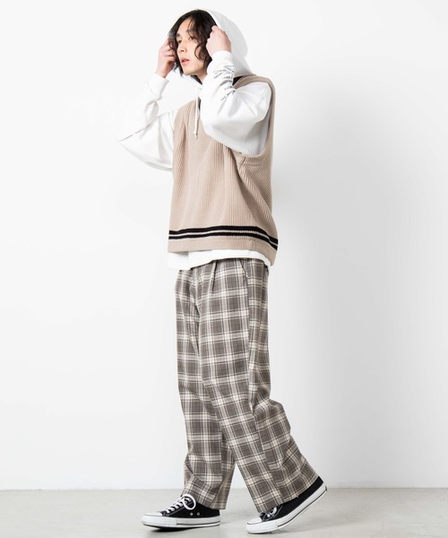 WEGO（ウィゴー）の「WEGO/ビッグシルエットチルデンニットベスト（ベスト・メンズ・ブラック/ホワイト/ベージュ・MEDIUM/LARGE）」の11枚目の写真