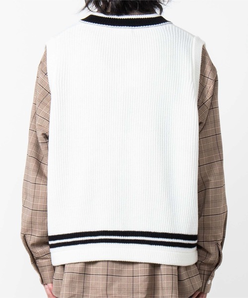 WEGO（ウィゴー）の「WEGO/ビッグシルエットチルデンニットベスト（ベスト・メンズ・ブラック/ホワイト/ベージュ・MEDIUM/LARGE）」の17枚目の写真