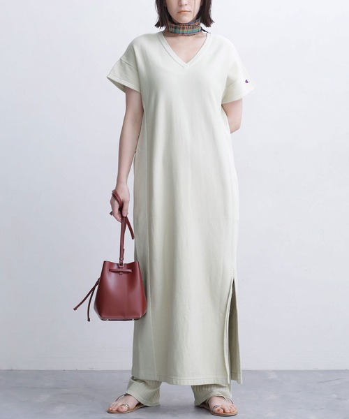 Champion(チャンピオン)の「【MIHO NOJIRI × nano・universe】Champion/別注10ozリバースウィーブスリットワンピース(ワンピース)」|グレー
