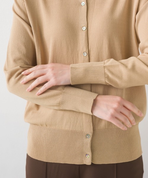 OMNES（オムネス）の「レーヨンナイロン シェルボタンクルーネックニットカーディガン（カーディガン/ボレロ・レディース・ブラック/ベージュ/ブラウン/グリーン/アイボリー/ダークブラウン・SMALL/MEDIUM）」の14枚目の写真