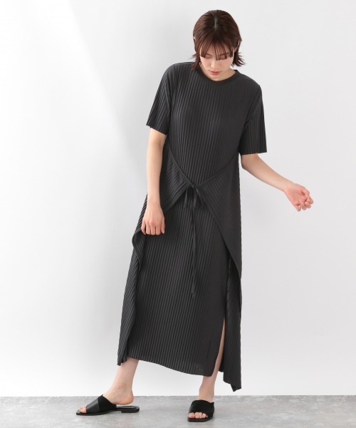 LOWRYS FARM（ローリーズファーム）の「マルチＷＡＹプリーツワンピ　877276（ワンピース・レディース・アイボリー/チャコールグレー/イエロー/ブラウン・FREE）」の2枚目の写真