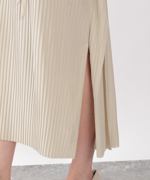 LOWRYS FARM（ローリーズファーム）の「マルチＷＡＹプリーツワンピ　877276（ワンピース・レディース・アイボリー/チャコールグレー/イエロー/ブラウン・FREE）」の17枚目の写真