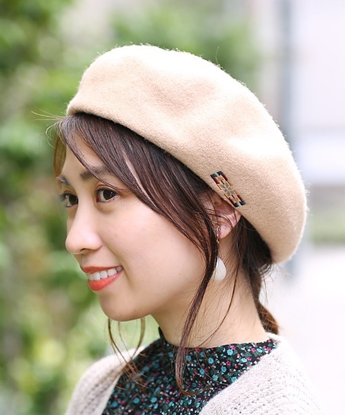 チチカカ（チチカカ）の「モチーフ刺繍ベレー帽（ハンチング/ベレー帽・レディース・ベージュ/カーキ/ブラック・FREE）」の1枚目の写真