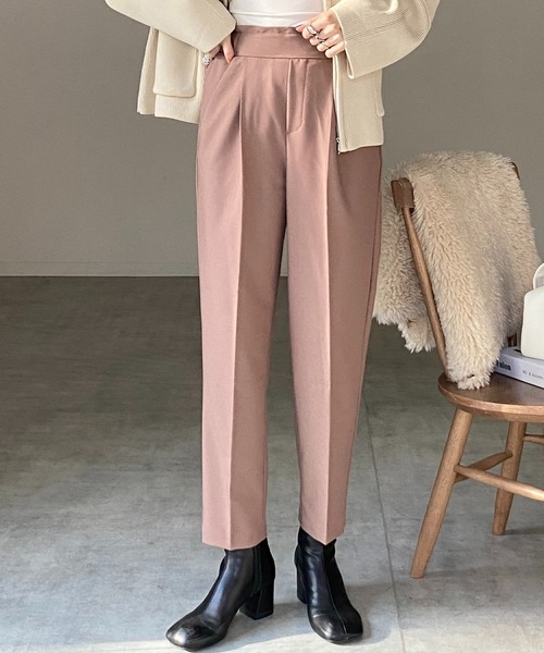 She's Closet（シーズクローゼット）の「センタープレスタック入りハイウエストテーパードパンツ（その他パンツ・レディース・チャコールグレー/ブラック/ベージュ/ネイビー/カーキ/マスタード/モカ/ブラウン系その他/ダークブルー/ブラウン/イエロー/パープル/アイボリー/ブルーグリーン/グレイッシュベージュ/オレンジ/ラベンダー/ブルーパープル/スモークピンク/テラコッタ/グリーン/ライトピンク/グリーン系その他/パープル系その他/イエロー系その他/オレンジ系その他/ブルーグレー/サンドベージュ/ダークベージュ/グレー・M/L/XL/XXL/S）」の9枚目の写真