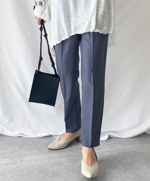 She's Closet（シーズクローゼット）の「センタープレスタック入りハイウエストテーパードパンツ（その他パンツ・レディース・チャコールグレー/ブラック/ベージュ/ネイビー/カーキ/マスタード/モカ/ブラウン系その他/ダークブルー/ブラウン/イエロー/パープル/アイボリー/ブルーグリーン/グレイッシュベージュ/オレンジ/ラベンダー/ブルーパープル/スモークピンク/テラコッタ/グリーン/ライトピンク/グリーン系その他/パープル系その他/イエロー系その他/オレンジ系その他/ブルーグレー/サンドベージュ/ダークベージュ/グレー・M/L/XL/XXL/S）」の18枚目の写真