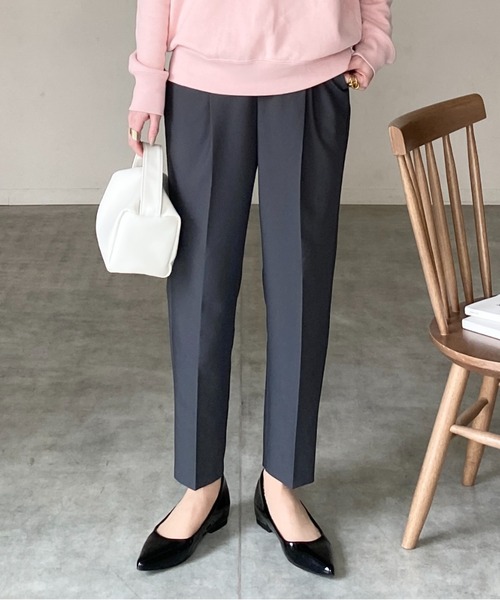 She's Closet（シーズクローゼット）の「センタープレスタック入りハイウエストテーパードパンツ（その他パンツ・レディース・チャコールグレー/ブラック/ベージュ/ネイビー/カーキ/マスタード/モカ/ブラウン系その他/ダークブルー/ブラウン/イエロー/パープル/アイボリー/ブルーグリーン/グレイッシュベージュ/オレンジ/ラベンダー/ブルーパープル/スモークピンク/テラコッタ/グリーン/ライトピンク/グリーン系その他/パープル系その他/イエロー系その他/オレンジ系その他/ブルーグレー/サンドベージュ/ダークベージュ/グレー・M/L/XL/XXL/S）」の5枚目の写真