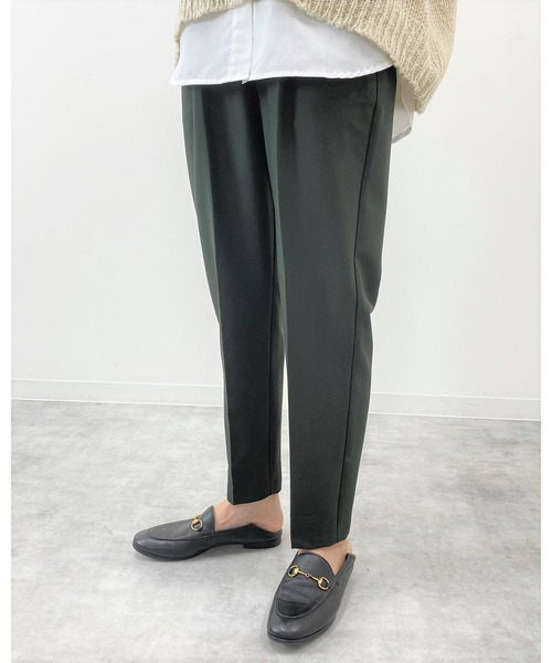 She's Closet（シーズクローゼット）の「センタープレスタック入りハイウエストテーパードパンツ（その他パンツ・レディース・チャコールグレー/ブラック/ベージュ/ネイビー/カーキ/マスタード/モカ/ブラウン系その他/ダークブルー/ブラウン/イエロー/パープル/アイボリー/ブルーグリーン/グレイッシュベージュ/オレンジ/ラベンダー/ブルーパープル/スモークピンク/テラコッタ/グリーン/ライトピンク/グリーン系その他/パープル系その他/イエロー系その他/オレンジ系その他/ブルーグレー/サンドベージュ/ダークベージュ/グレー・M/L/XL/XXL/S）」の15枚目の写真