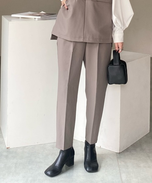 She's Closet（シーズクローゼット）の「センタープレスタック入りハイウエストテーパードパンツ（その他パンツ・レディース・チャコールグレー/ブラック/ベージュ/ネイビー/カーキ/マスタード/モカ/ブラウン系その他/ダークブルー/ブラウン/イエロー/パープル/アイボリー/ブルーグリーン/グレイッシュベージュ/オレンジ/ラベンダー/ブルーパープル/スモークピンク/テラコッタ/グリーン/ライトピンク/グリーン系その他/パープル系その他/イエロー系その他/オレンジ系その他/ブルーグレー/サンドベージュ/ダークベージュ/グレー・M/L/XL/XXL/S）」の14枚目の写真