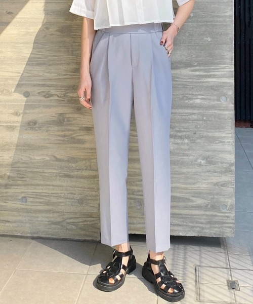 She's Closet（シーズクローゼット）の「センタープレスタック入りハイウエストテーパードパンツ（その他パンツ・レディース・チャコールグレー/ブラック/ベージュ/ネイビー/カーキ/マスタード/モカ/ブラウン系その他/ダークブルー/ブラウン/イエロー/パープル/アイボリー/ブルーグリーン/グレイッシュベージュ/オレンジ/ラベンダー/ブルーパープル/スモークピンク/テラコッタ/グリーン/ライトピンク/グリーン系その他/パープル系その他/イエロー系その他/オレンジ系その他/ブルーグレー/サンドベージュ/ダークベージュ/グレー・M/L/XL/XXL/S）」の6枚目の写真