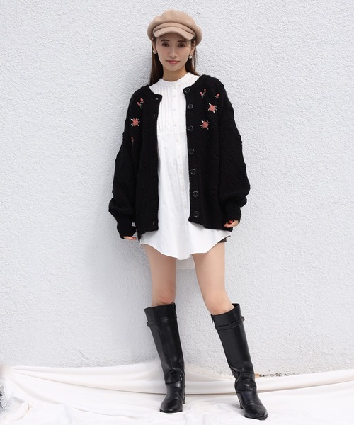 one after another NICE CLAUP(ワンアフターアナザーナイスクラップ)の「フラワー刺繍ニットカーディガン(カーディガン/ボレロ・レディース・アイボリー/ブラック/ラベンダー・FREE)」の19枚目の写真