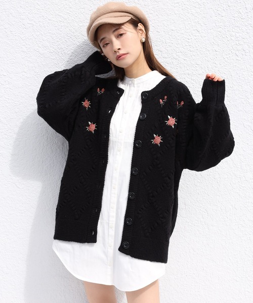 one after another NICE CLAUP(ワンアフターアナザーナイスクラップ)の「フラワー刺繍ニットカーディガン(カーディガン/ボレロ・レディース・アイボリー/ブラック/ラベンダー・FREE)」の17枚目の写真