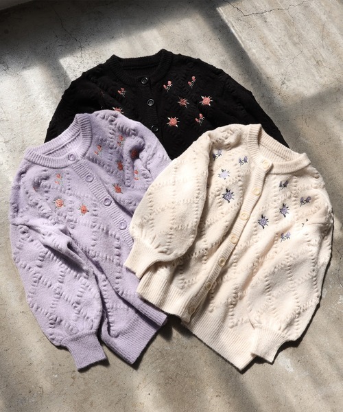 one after another NICE CLAUP(ワンアフターアナザーナイスクラップ)の「フラワー刺繍ニットカーディガン(カーディガン/ボレロ・レディース・アイボリー/ブラック/ラベンダー・FREE)」の21枚目の写真