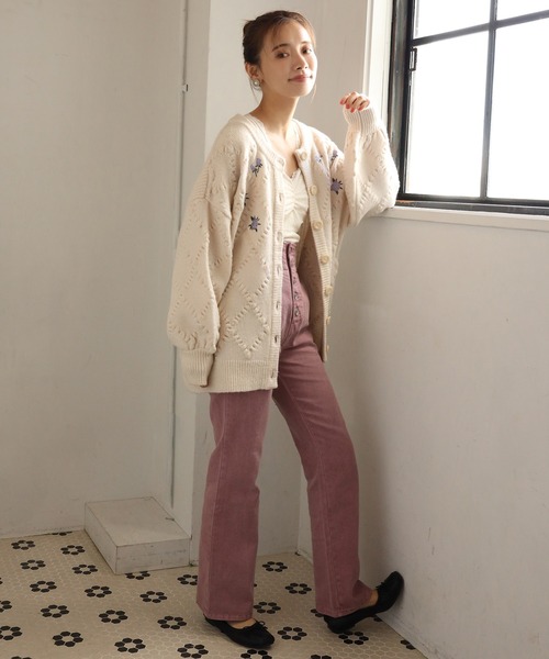 one after another NICE CLAUP(ワンアフターアナザーナイスクラップ)の「フラワー刺繍ニットカーディガン(カーディガン/ボレロ・レディース・アイボリー/ブラック/ラベンダー・FREE)」の15枚目の写真