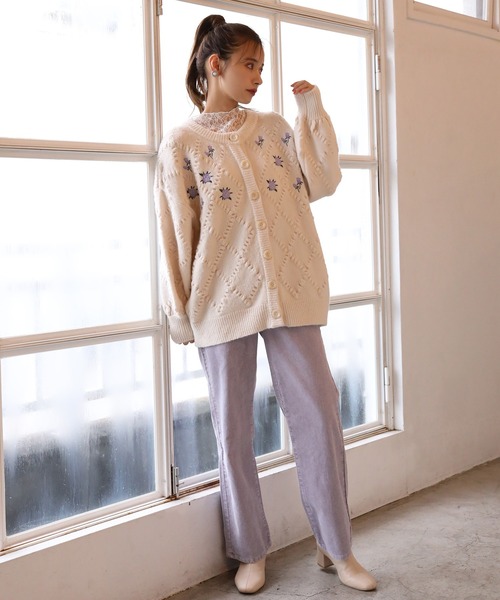 one after another NICE CLAUP(ワンアフターアナザーナイスクラップ)の「フラワー刺繍ニットカーディガン(カーディガン/ボレロ・レディース・アイボリー/ブラック/ラベンダー・FREE)」の12枚目の写真
