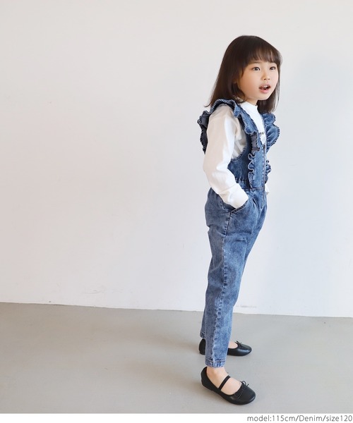coca（coca）（コカ）の「肩フリルデニムロンパース（サロペット