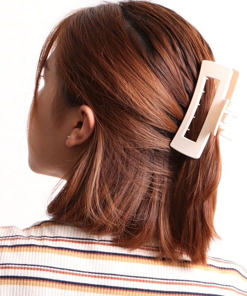 Ree&Mee（リーアンドミー）の「Ree＆Mee ビッグサイズ バンスクリップ マットカラー ヘアアクセサリー ヘアクリップ（バレッタ/ヘアクリップ・レディース・ブラック/ブラウン/カーキ/ピンク/ブルー/アイボリー・FREE）」の13枚目の写真